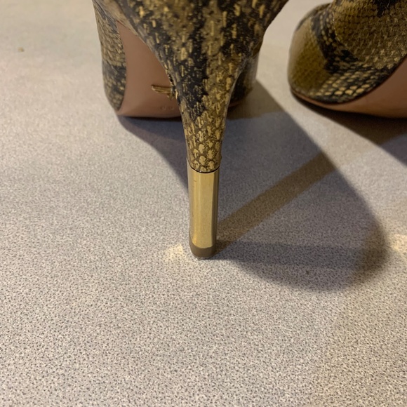 Pour la Victoire Gold /Brown Snakeprint Leather Pumps sz 8.5 - Picture 6 of 8
